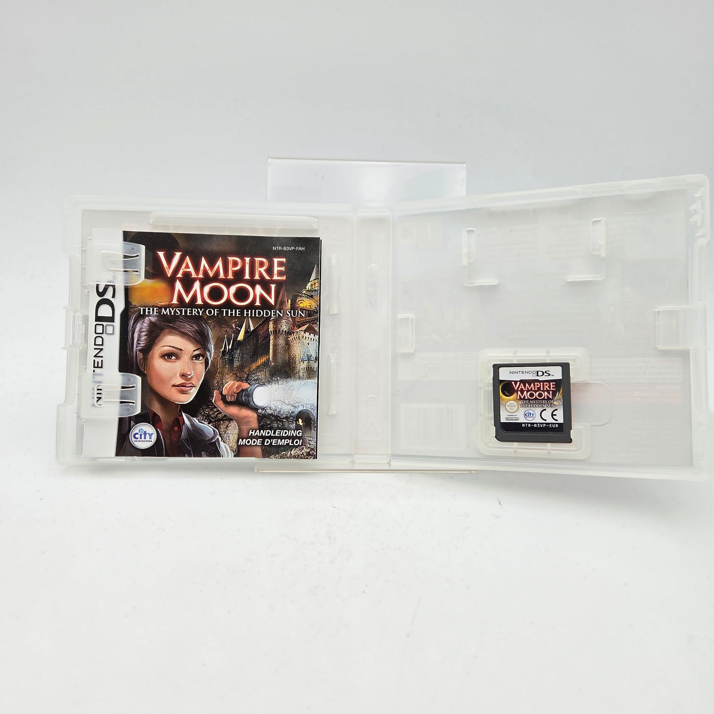 VAMPIRE MOON THE MYSTERY OF THE HIDDEN SUN - NINTENDO DS