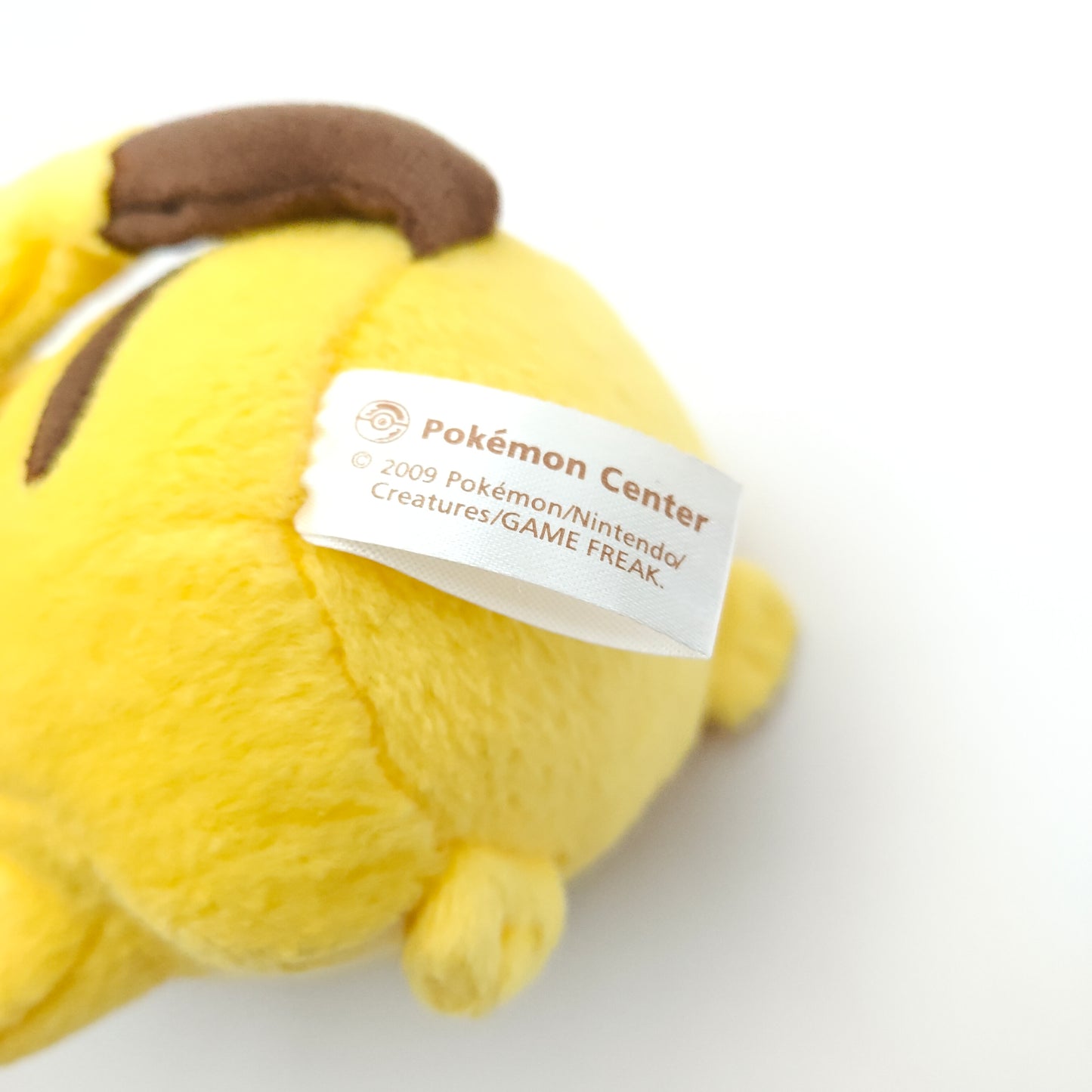 Peluche Pikachu Capitaine - Exclusivité Pokémon Center