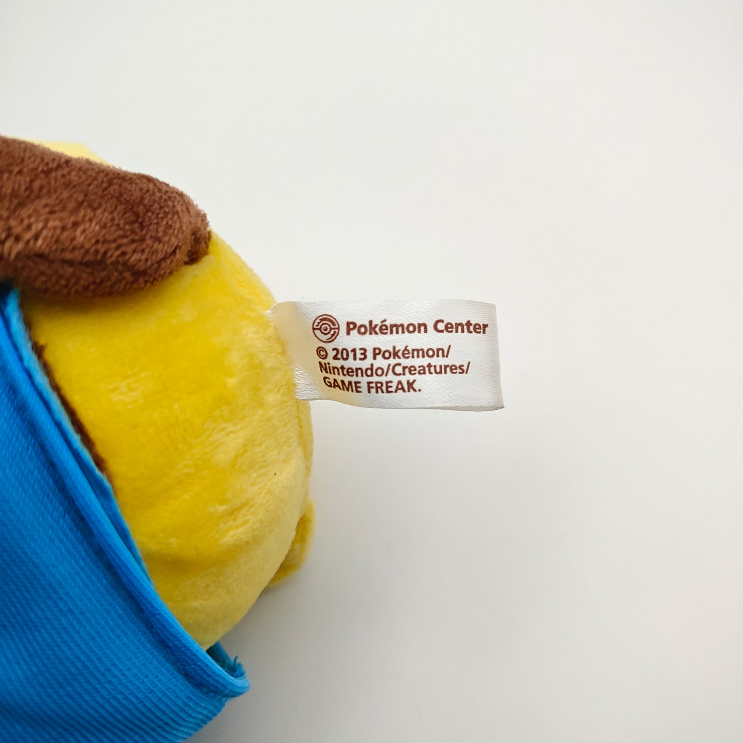 Peluche Pikachu Vendeur - Exclusivité Pokémon Center