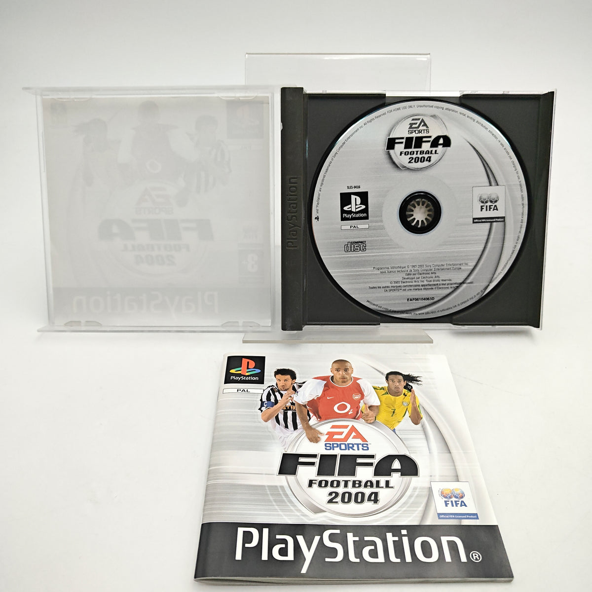 FIFA FOOTBALL 2004 - PLAYSTATION 1