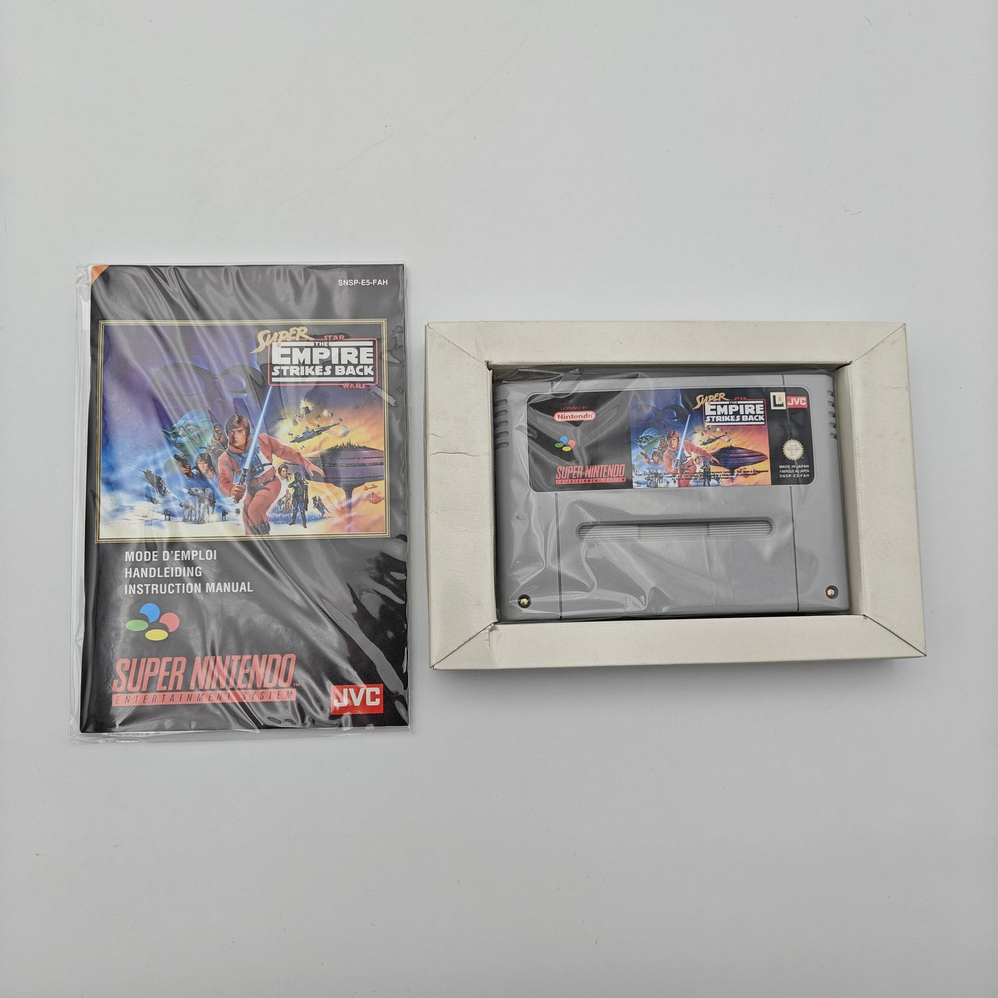 Super Star Wars Empire Strikes Back - Super Nintendo