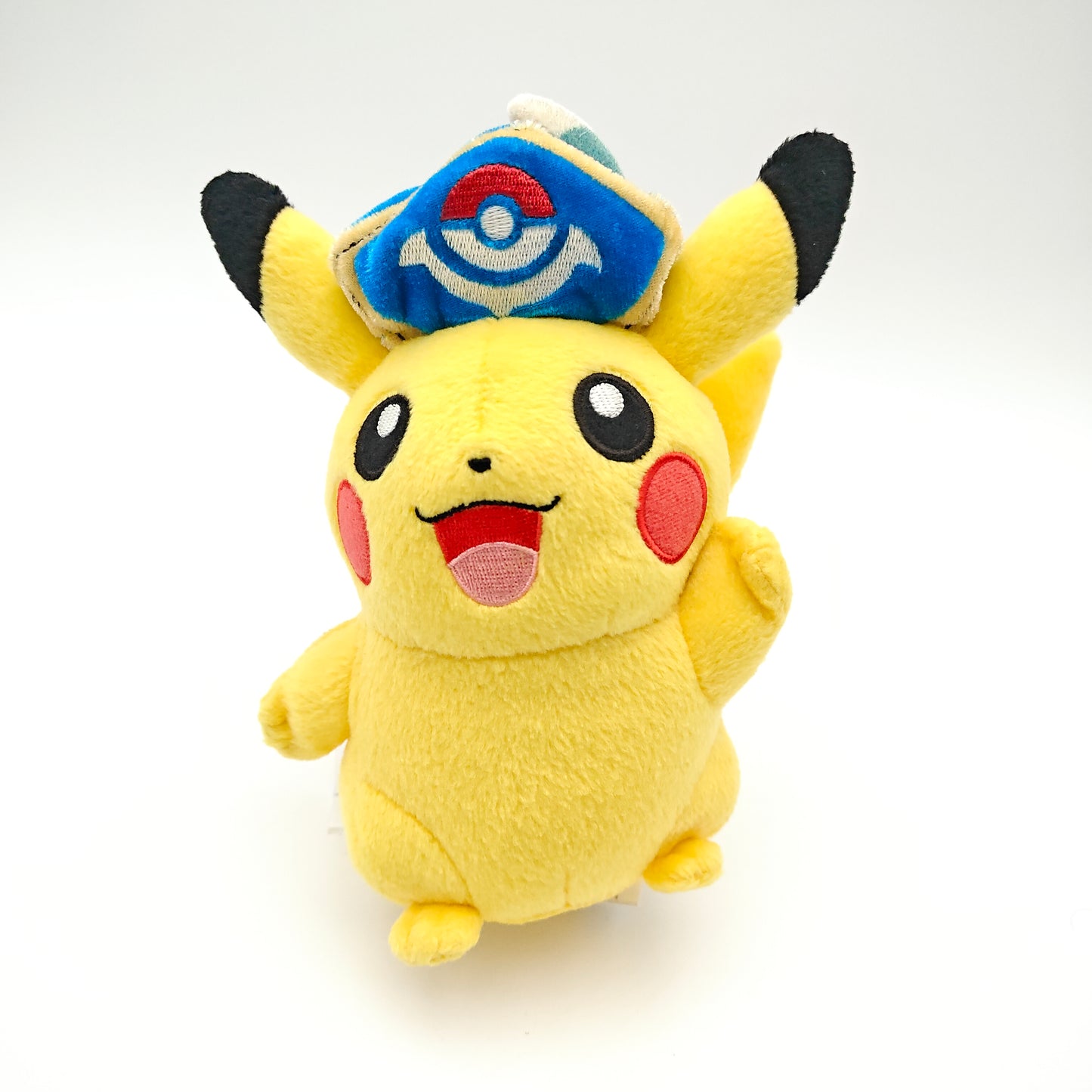 Peluche Pikachu Capitaine - Exclusivité Pokémon Center