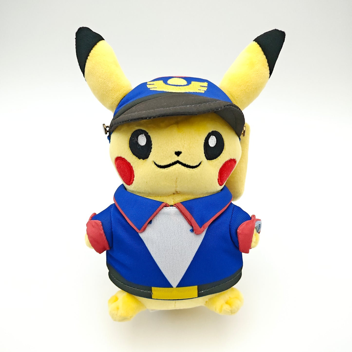 Peluche Pikachu Uniforme - Exclusivité Pokémon Center