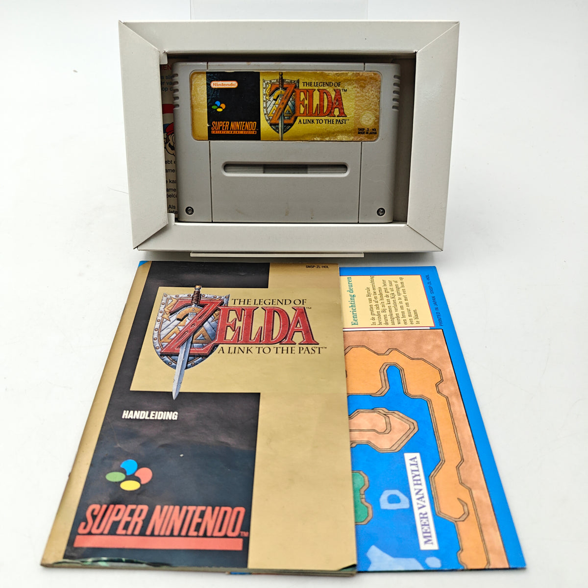 THE LEGEND OF ZELDA: A LINK TO THE PAST - SUPER NINTENDO