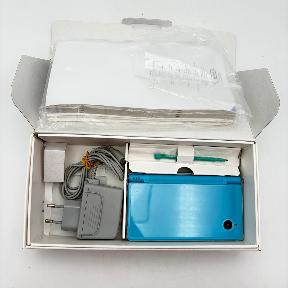 NINTENDO DSi BLEUE - Strike Games