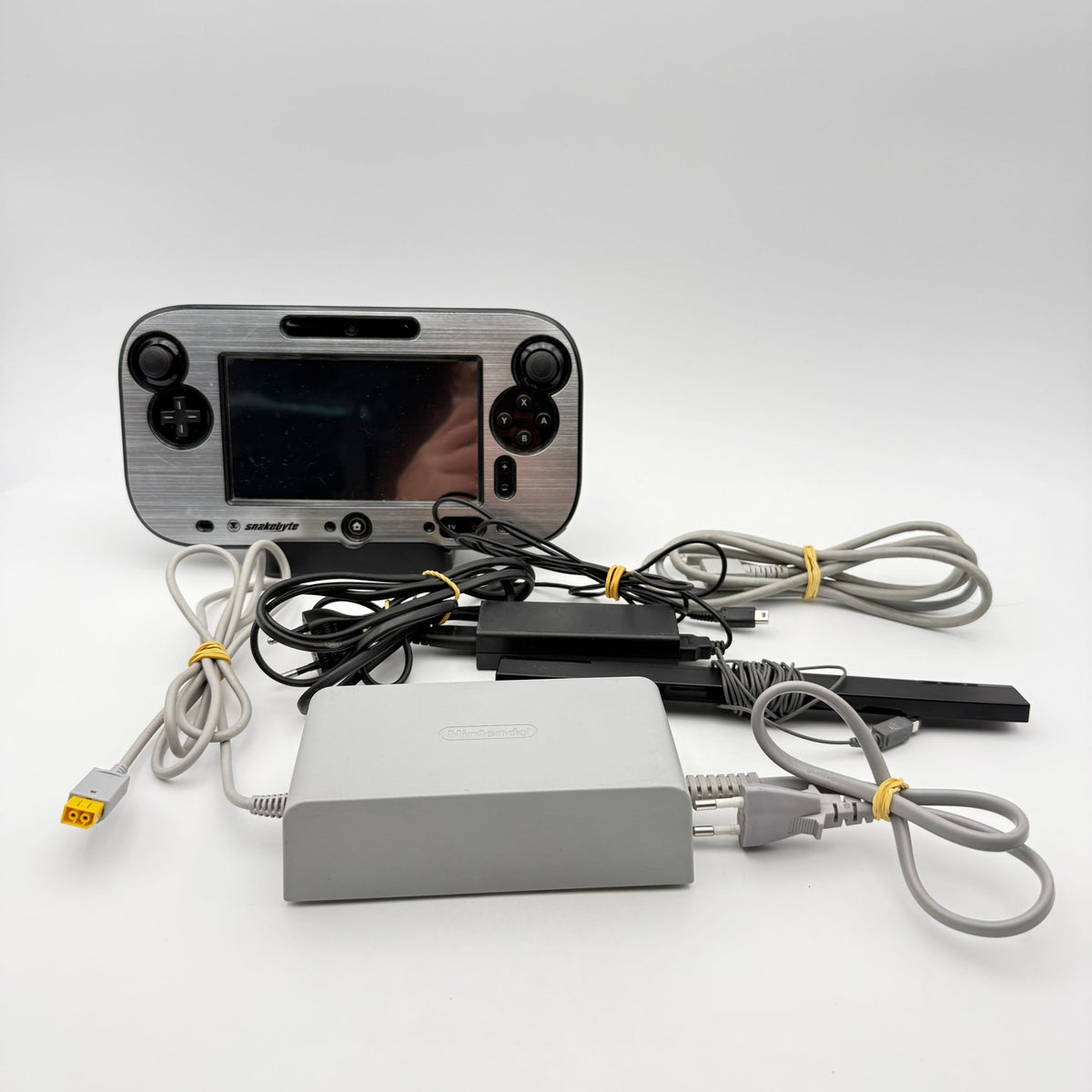 NINTENDO WII U MARIO KART 8 PREMIUM PACK - Strike Games