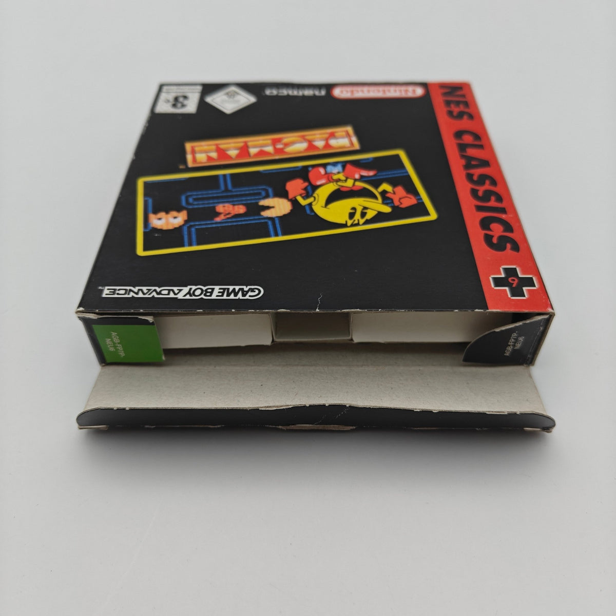 Pac-Man - NES Classics - Gameboy Advance - Strike Games